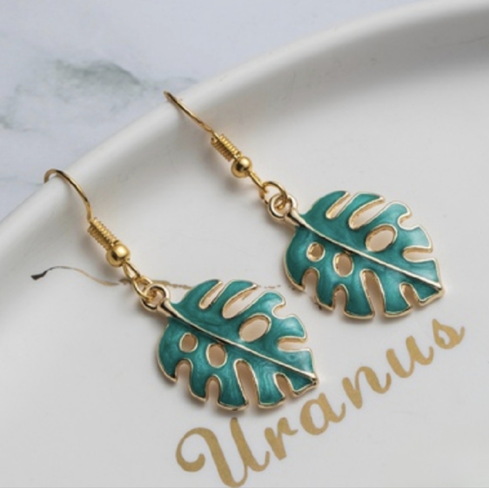 UHAVIT Fashion Jewelry Women Girls Palm Leaf Dangle Earrings.